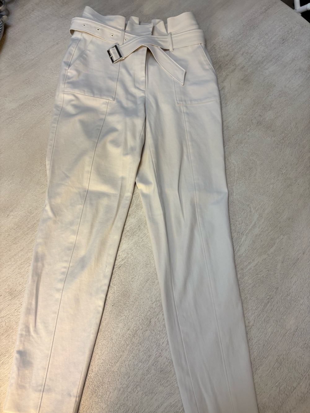 White House Black Market Off-White Ankle Crop Pants